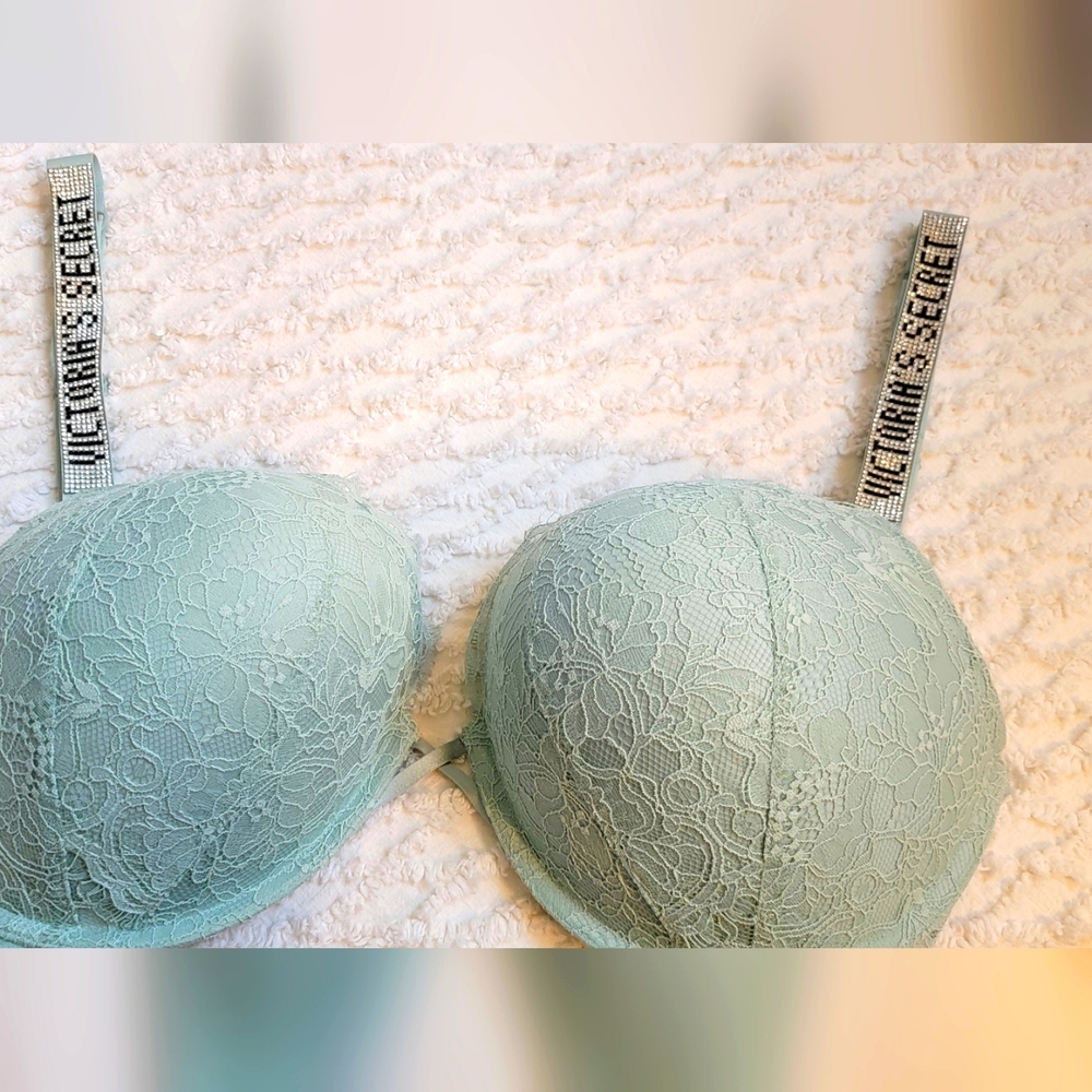 Incredibly Sexy Sequin Lace Very Sexy Pushup Bra Mint 38DD, PRISTINE!